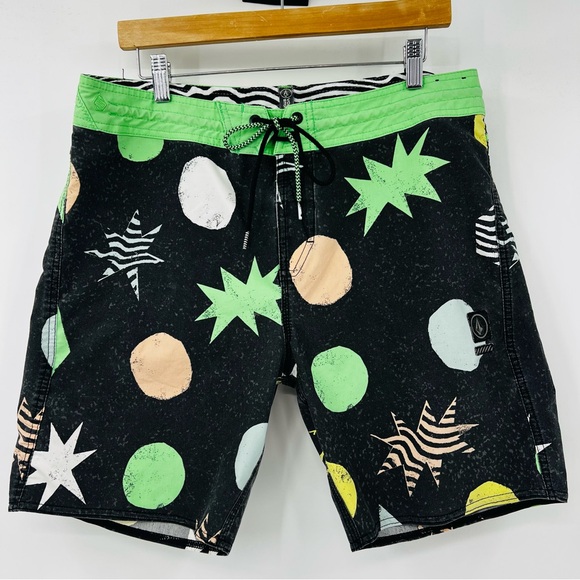 Volcom Black Green Swim Shorts Stoneys Beach Board Trunks True Mid Length Sz 34 - Picture 1 of 5